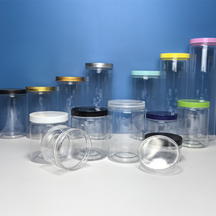 Przezroczysty plastikowy słoik